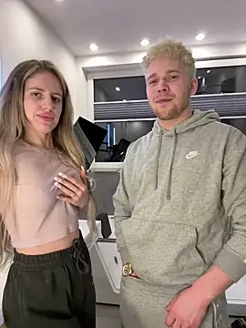 Snapshot of NickyGold_Official chatting on 02/26/25, 12:27 NickyGold Official online show from 02/26/25, 12:27