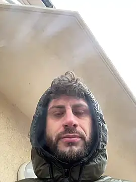 Snapshot of michifolli92 chatting on 02/05/25, 09:04 michifolli92 online show from 02/05/25, 09:04