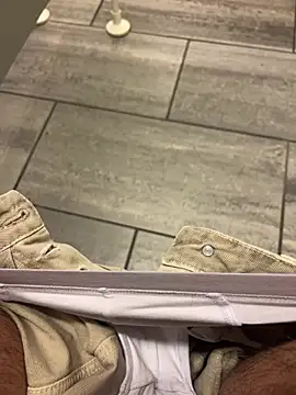 Snapshot of michifolli92 chatting on 03/03/25, 03:20 michifolli92 online show from 03/03/25, 03:20