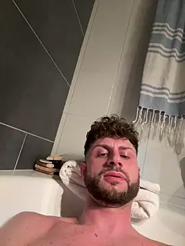 Snapshot of michifolli92 chatting on 03/10/25, 02:05 michifolli92 online show from 03/10/25, 02:05