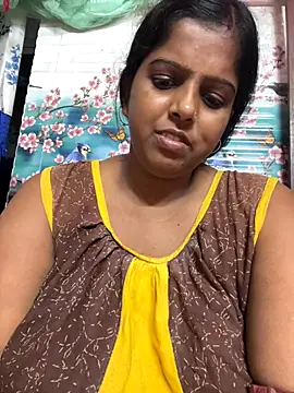 Snapshot of Beauty-queen chatting on 10/28/25, 10:30 Beauty-queen online show from 10/28/25, 10:30