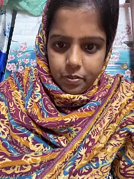 Snapshot of Beauty-queen chatting on 11/11/25, 01:33 Beauty-queen online show from 11/11/25, 01:33