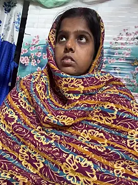 Snapshot of Beauty-queen chatting on 11/12/25, 02:06 Beauty-queen online show from 11/12/25, 02:06