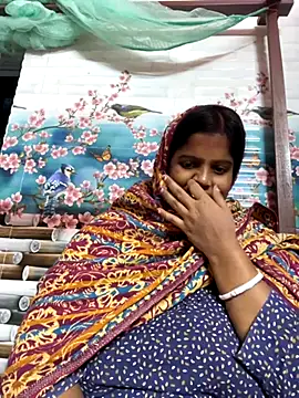 Snapshot of Beauty-queen chatting on 11/14/25, 11:20 Beauty-queen online show from 11/14/25, 11:20