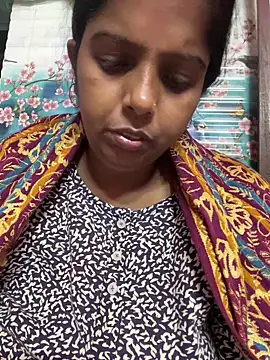 Snapshot of Beauty-queen chatting on 11/19/25, 02:06 Beauty-queen online show from 11/19/25, 02:06