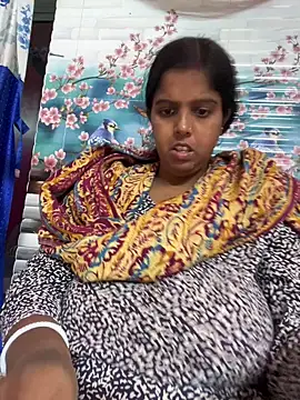 Snapshot of Beauty-queen chatting on 11/23/25, 05:51 Beauty-queen online show from 11/23/25, 05:51