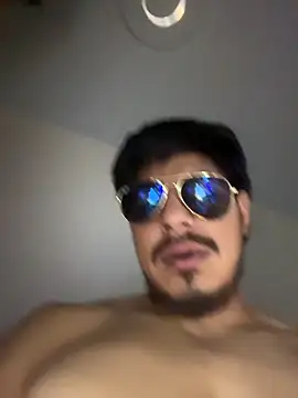 Snapshot of MynameisPaco chatting on 11/17/25, 04:07 MynameisPaco online show from 11/17/25, 04:07