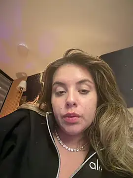 Snapshot of Alirawrz chatting on 04/23/26, 01:51 Alirawrz online show from 04/23/26, 01:51