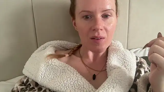 redheadrosie69 online show from 09/30/25, 08:41