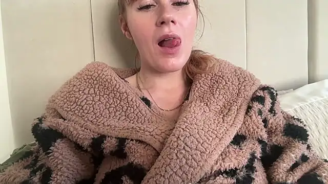 redheadrosie69 online show from 11/13/25, 10:14