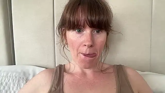 redheadrosie69 online show from 06/15/26, 09:11