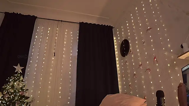 Snapshot of ifuckingtoy_ chatting on 12/14/25, 12:54 ifuckingtoy online show from 12/14/25, 12:54