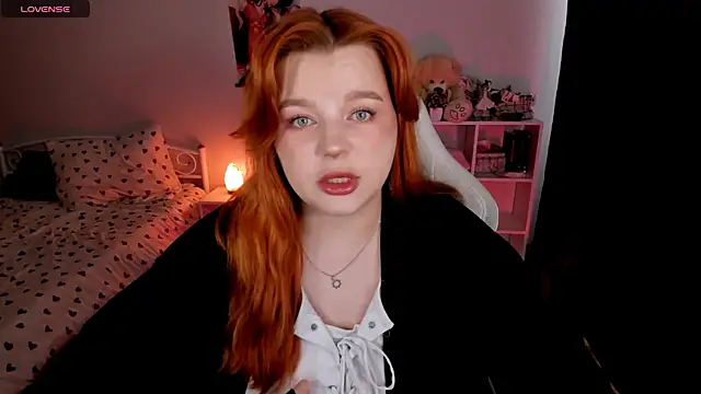 Snapshot of _Lisa_x chatting on 10/24/25, 10:00 Lisa x online show from 10/24/25, 10:00