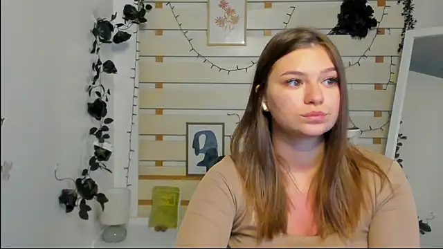 Snapshot of Josephine_Kiss chatting on 03/17/26, 11:24 Josephine Kiss online show from 03/17/26, 11:24