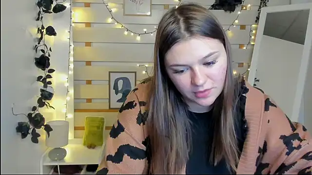 Snapshot of Josephine_Kiss chatting on 03/18/26, 01:03 Josephine Kiss online show from 03/18/26, 01:03