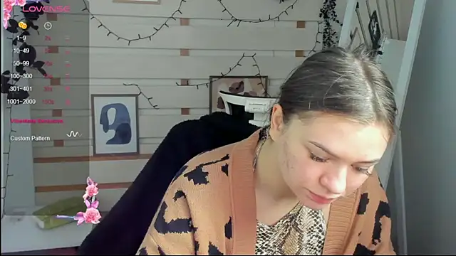 Snapshot of Josephine_Kiss chatting on 04/07/26, 11:32 Josephine Kiss online show from 04/07/26, 11:32