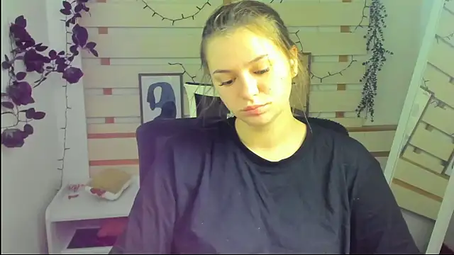 Snapshot of Josephine_Kiss chatting on 04/17/26, 07:33 Josephine Kiss online show from 04/17/26, 07:33