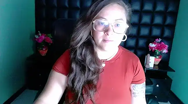 Snapshot of SaraThomso chatting on 12/07/24, 03:04 SaraThomso online show from 12/07/24, 03:04