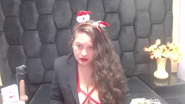 Snapshot of SaraThomso chatting on 12/24/24, 02:01 SaraThomso online show from 12/24/24, 02:01