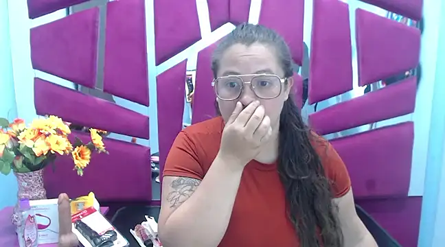 Snapshot of SaraThomso chatting on 02/05/25, 03:02 SaraThomso online show from 02/05/25, 03:02