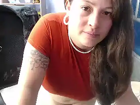 Snapshot of SaraThomso chatting on 02/19/25, 06:11 SaraThomso online show from 02/19/25, 06:11