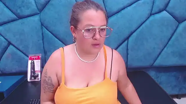 Snapshot of SaraThomso chatting on 02/26/25, 02:59 SaraThomso online show from 02/26/25, 02:59