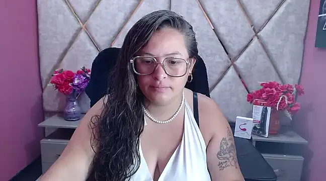 Snapshot of SaraThomso chatting on 03/13/25, 02:49 SaraThomso online show from 03/13/25, 02:49