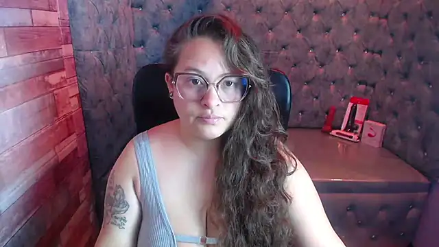 Snapshot of SaraThomso chatting on 09/25/25, 03:21 SaraThomso online show from 09/25/25, 03:21