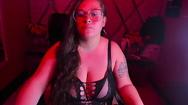 SaraThomso online show from 11/22/25, 03:38