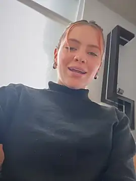 Lorraine Leon online show from 12/17/24, 04:43