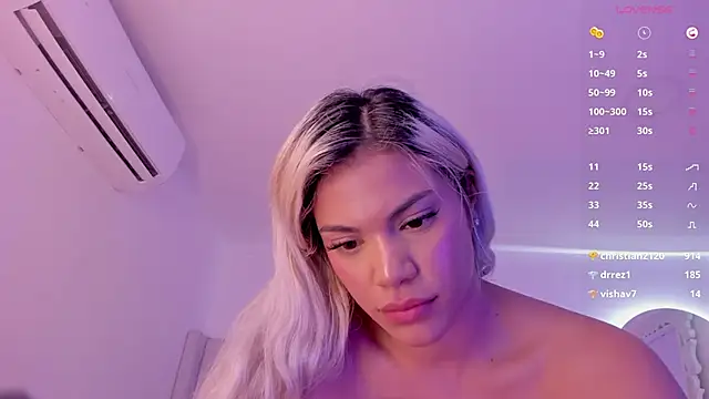 Snapshot of Shelynna_azzul chatting on 03/04/25, 11:22 Shelynna azzul online show from 03/04/25, 11:22
