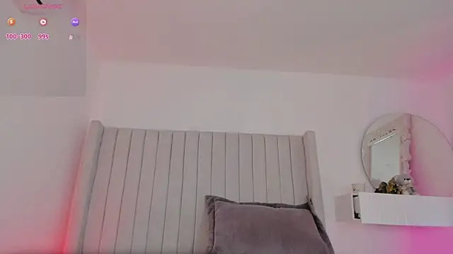 Shelynna azzul online show from 05/26/26, 12:34