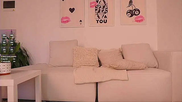 Snapshot of cute__petite chatting on 12/18/24, 09:40 cute petite online show from 12/18/24, 09:40