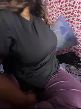 Snapshot of Ritu-Babe chatting on 10/07/25, 09:50 Ritu-Babe online show from 10/07/25, 09:50