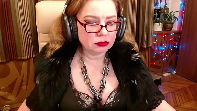 Snapshot of Miss_Tress chatting on 12/14/25, 10:36 Miss Tress online show from 12/14/25, 10:36