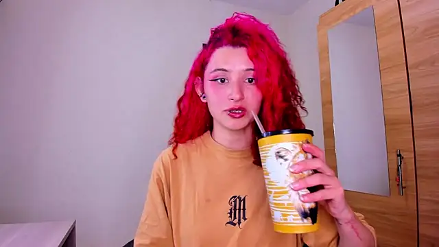 Snapshot of valent_27 chatting on 10/01/25, 02:39 valent 27 online show from 10/01/25, 02:39