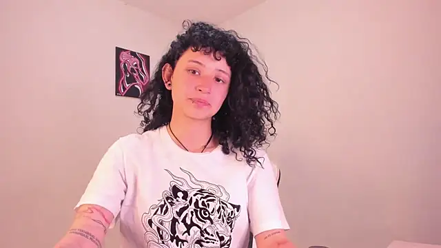 Snapshot of valent_27 chatting on 12/05/25, 01:03 valent 27 online show from 12/05/25, 01:03