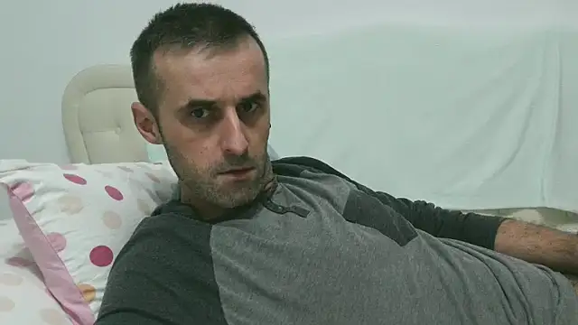 Snapshot of stevenpit chatting on 12/15/24, 05:53 stevenpit online show from 12/15/24, 05:53