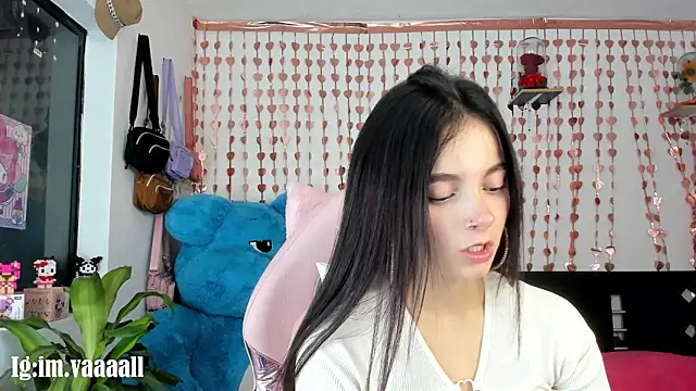 Snapshot of lucyy_tay chatting on 09/23/25, 09:51 lucyy tay online show from 09/23/25, 09:51