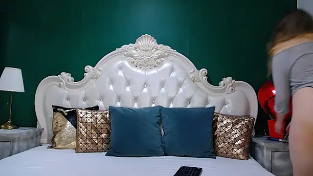 ArielBurn online show from 02/19/25, 07:27