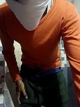 Snapshot of hotvarunrita chatting on 11/28/25, 03:31 hotvarunrita online show from 11/28/25, 03:31