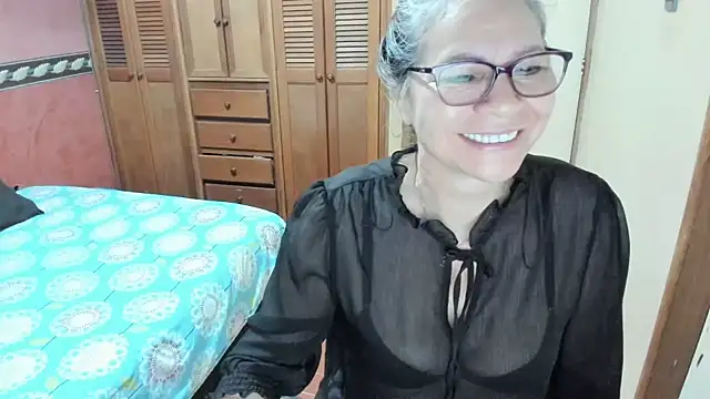 Snapshot of Carlaa-69 chatting on 02/24/25, 10:04 Carlaa-69 online show from 02/24/25, 10:04