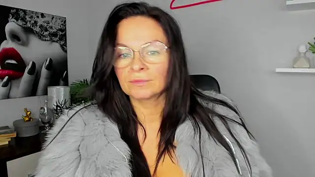 HelenLuxx online show from 01/11/25, 02:36