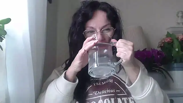 HelenLuxx online show from 10/30/25, 07:32