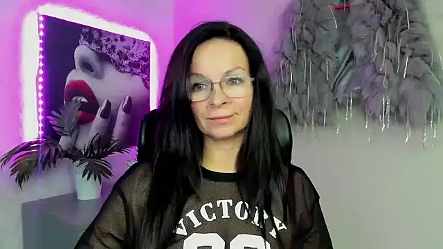 HelenLuxx online show from 11/27/25, 04:31