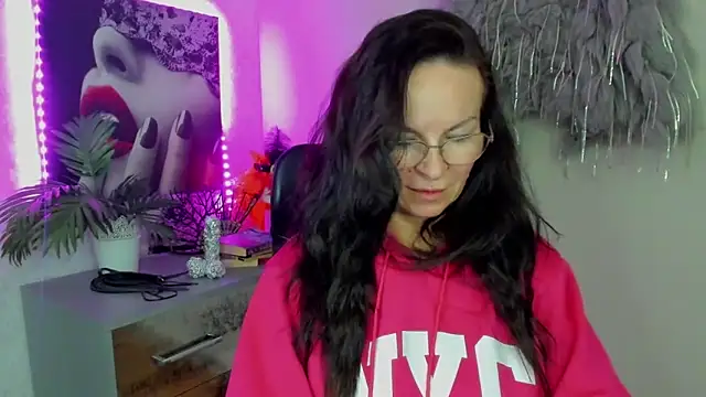 HelenLuxx online show from 02/24/26, 03:21