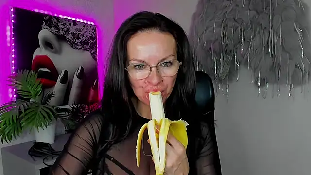 HelenLuxx online show from 03/25/26, 03:40