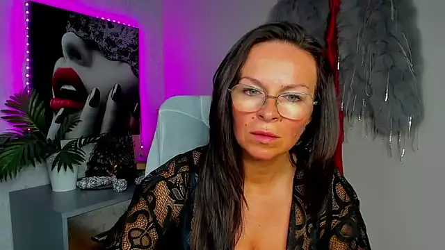 HelenLuxx online show from 05/31/26, 06:31