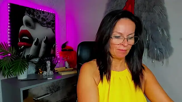 HelenLuxx online show from 07/14/26, 12:33