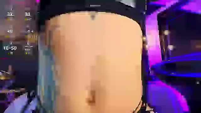 Snapshot of _Holly_Cat chatting on 02/11/25, 01:31 Holly Cat online show from 02/11/25, 01:31